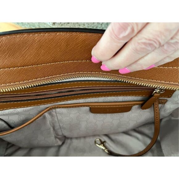 Michael Kors Large Saffiano Leather Selma Satchel Handbag Luggage Brown - Picture 12 of 16